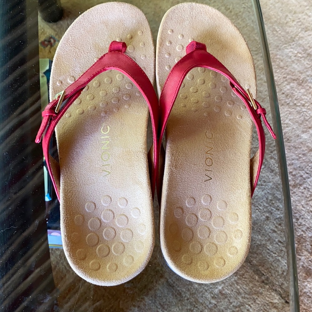 Vionic flip flops Size 8